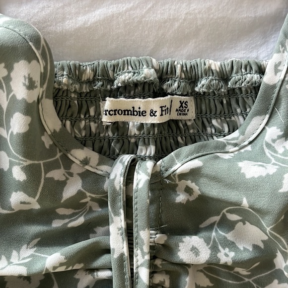 Abercrombie and Fitch top size XS - Picture 2 of 2